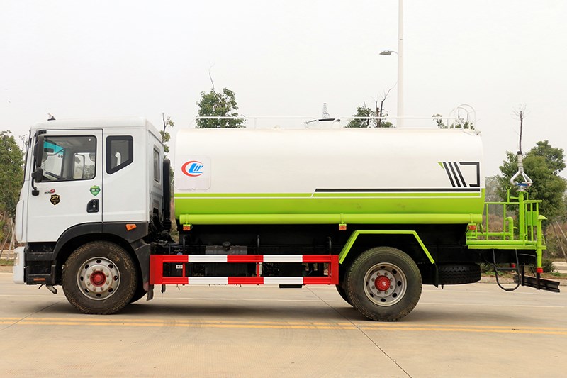 國(guó)六東風(fēng)D9 12噸-14噸灑水車