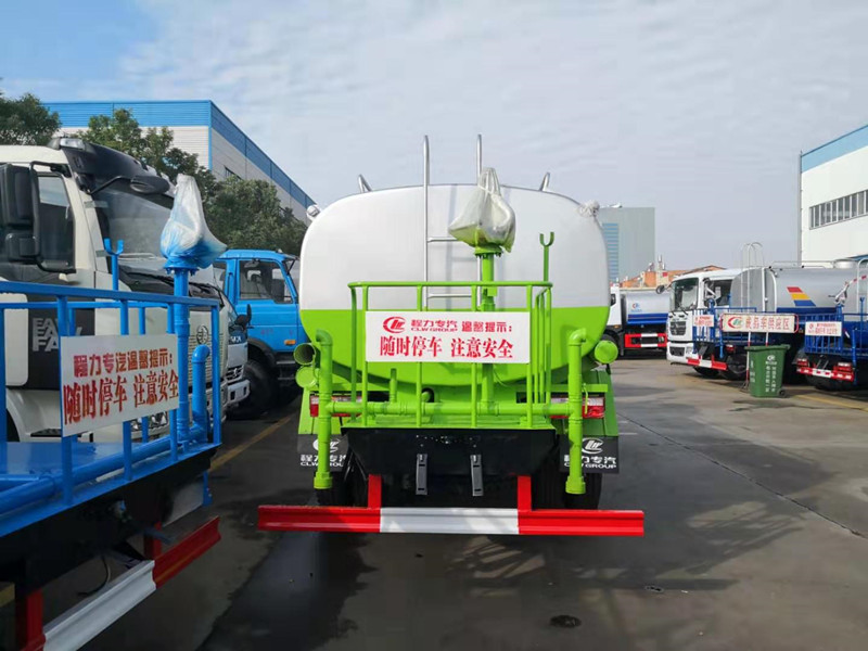 國(guó)六東風(fēng)福瑞卡9.5方灑水車