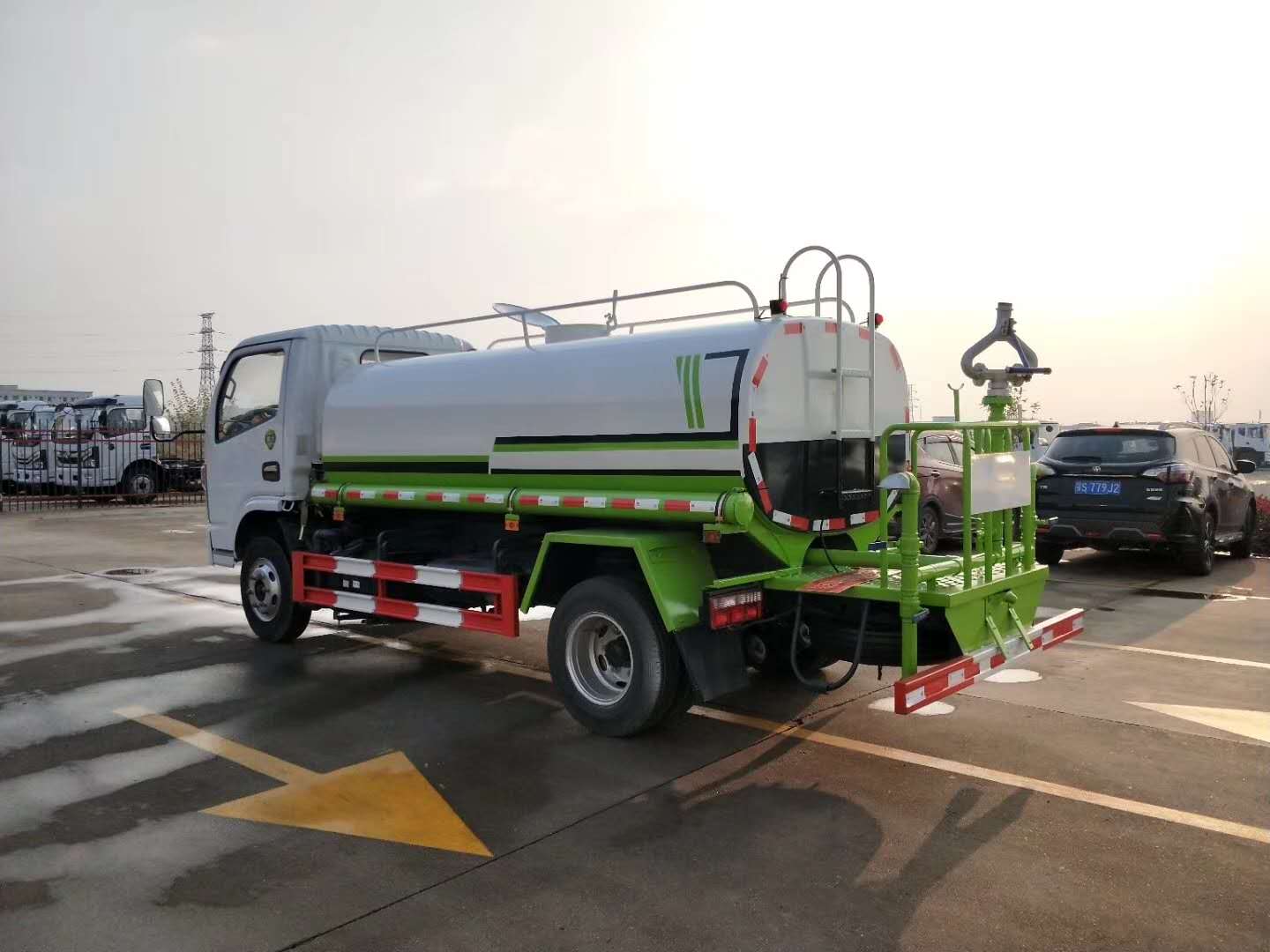 國(guó)六東風(fēng)福瑞卡5噸灑水車