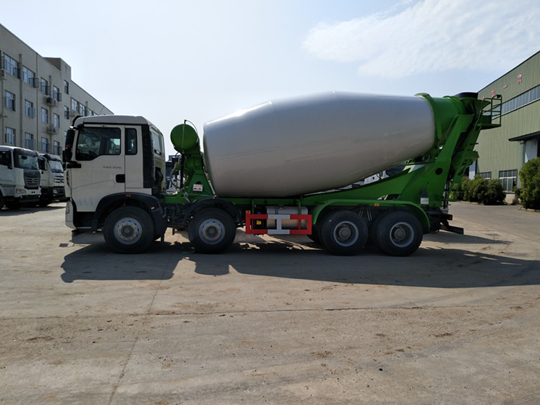 重汽前四后八攪拌車(chē)