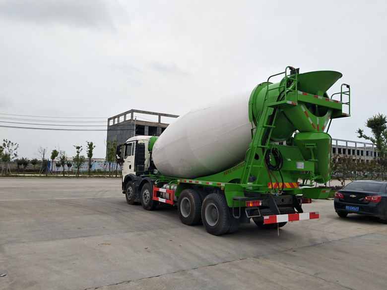 重汽前四后八攪拌車(chē)