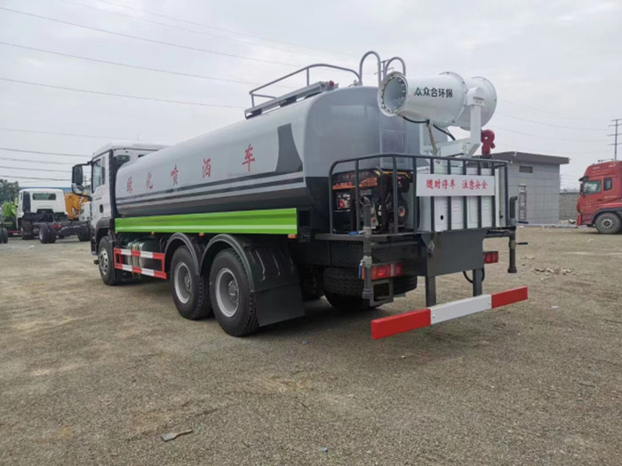 國六汕德卡18方霧炮車_灑水車廠家