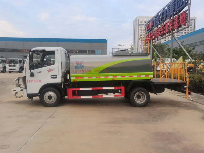 國(guó)六小型灑水車_東風(fēng)多利卡5方灑水車_ 5噸灑水車價(jià)格_程力灑水車廠家